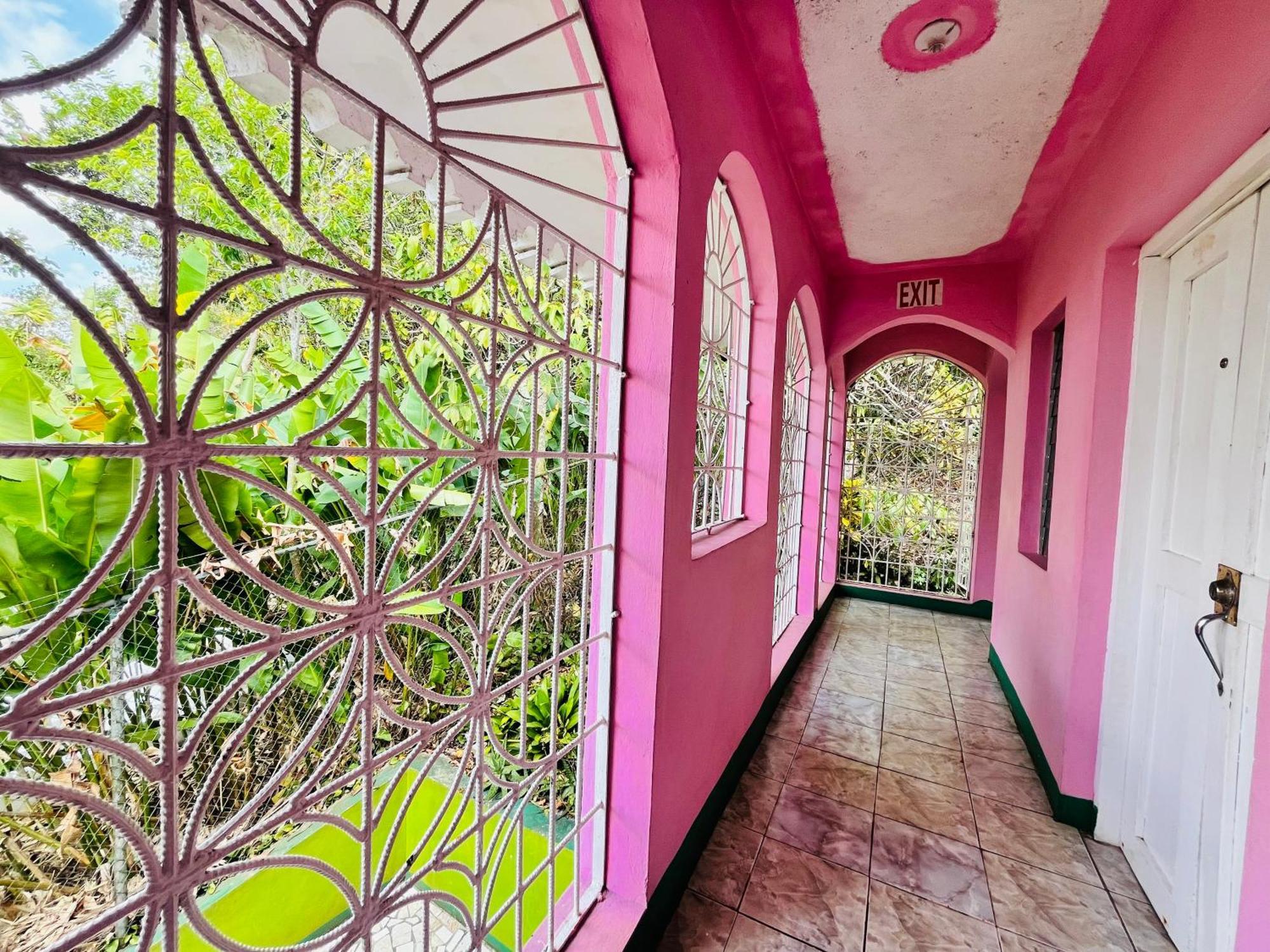 Nine Miles Cultural Hangouts And Tours Stepney 外观 照片